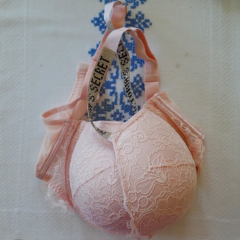 38C Victoria's Secret Very Sexy Push Up Bra